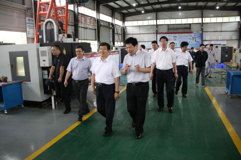 中央統(tǒng)戰(zhàn)部副部長、國家民委主任、黨組書記巴特爾、省委常委、統(tǒng)戰(zhàn)部部長崔保華，州委書記林書成，州委副書記、州長羅涼清、中央統(tǒng)戰(zhàn)部七局局長沈陽，國家民委辦公廳主任張京澤、研究室主任石玉鋼，省委統(tǒng)戰(zhàn)部副部長、省民宗委主任姚斌參加調(diào)研 (3).JPG