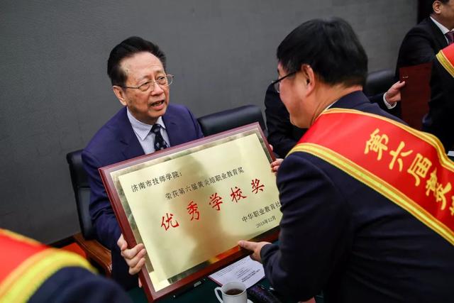 黃炎培職業(yè)教育獎揭曉，向獲獎?wù)咦ＹR！