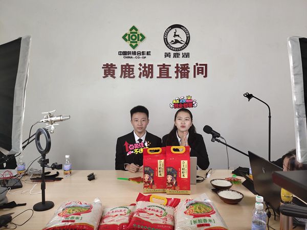 1638326124635896.jpg 中江職中:走進(jìn)直播間 職業(yè)教育助力鄉(xiāng)村振興.jpg