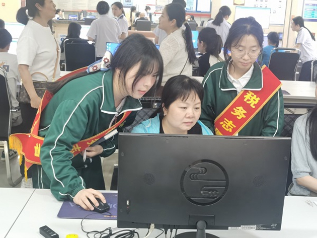 中江職中財(cái)經(jīng)商貿(mào)系學(xué)生參與稅務(wù)局稅收科普活動，助力稅法知識普及1.jpg